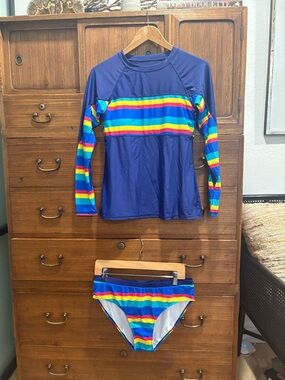 Women's Navy Long-Sleeve Rashguard with Rainbow Stripe
